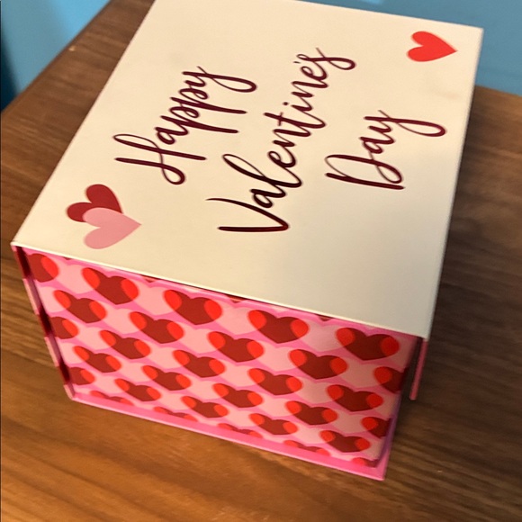 Valentine's Day Heart Box - Picture 4 of 6